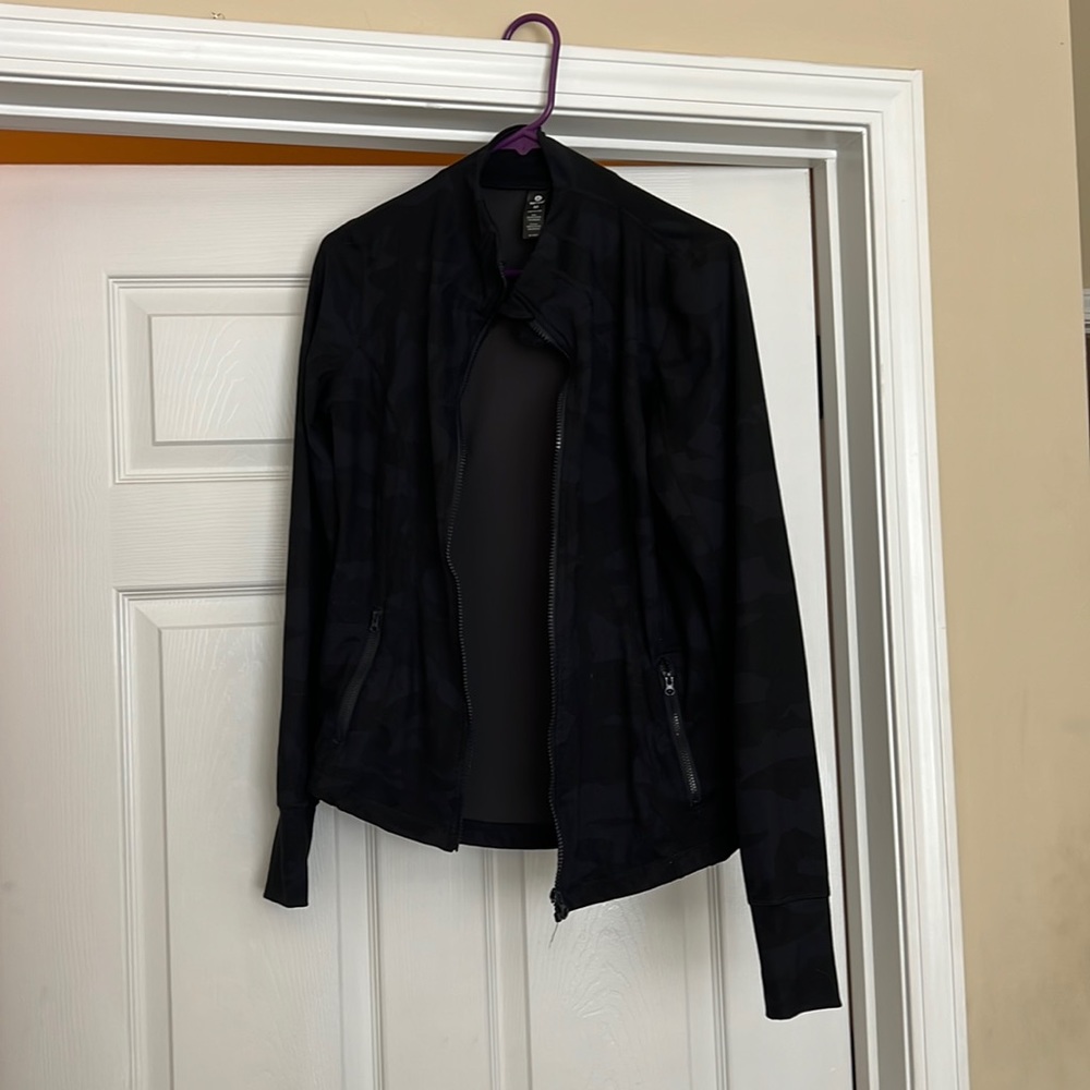 Black camo 90 degrees running jacket